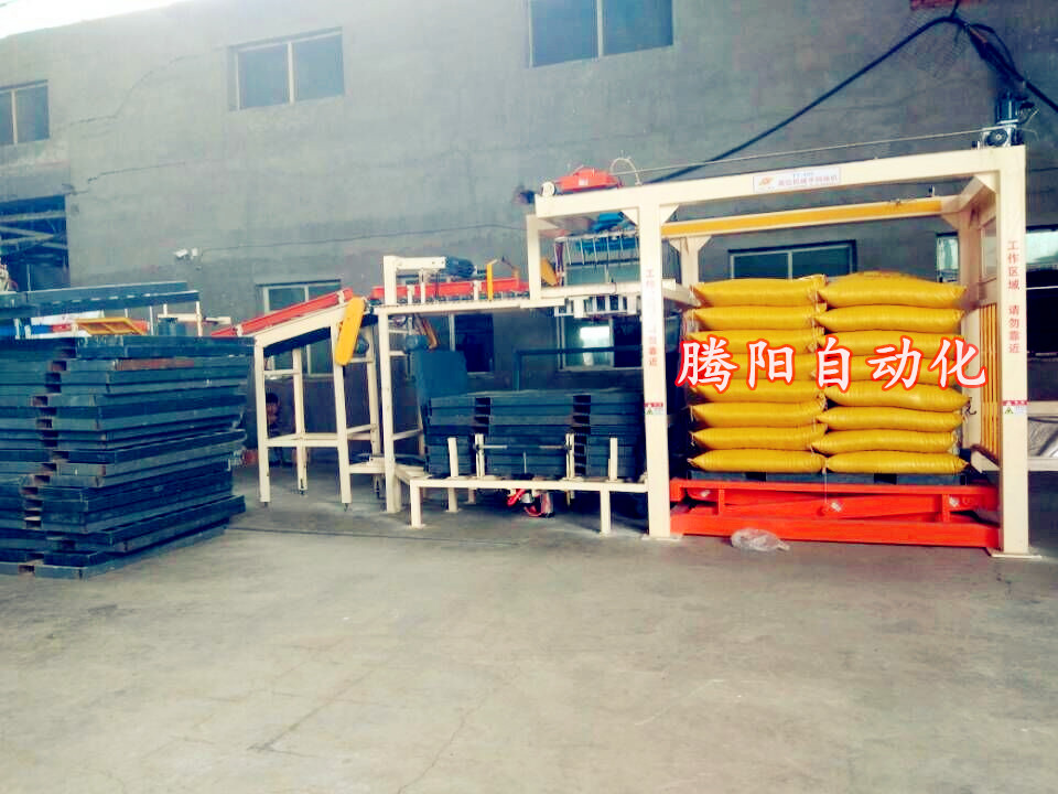 全自動(dòng)碼垛機(jī)為生產(chǎn)制造企業(yè)帶來(lái)了可觀的經(jīng)濟(jì)效益