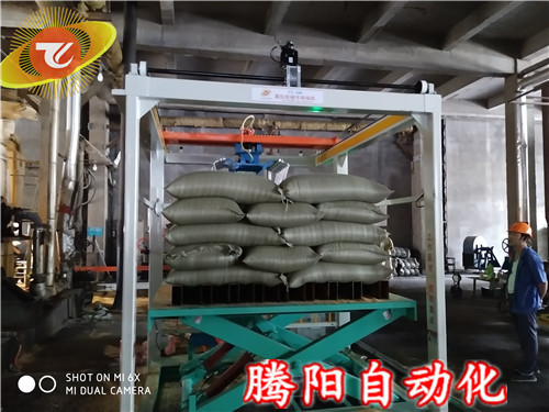 全自動(dòng)碼垛機(jī)收官包裝流水線(xiàn)作業(yè)(圖文)