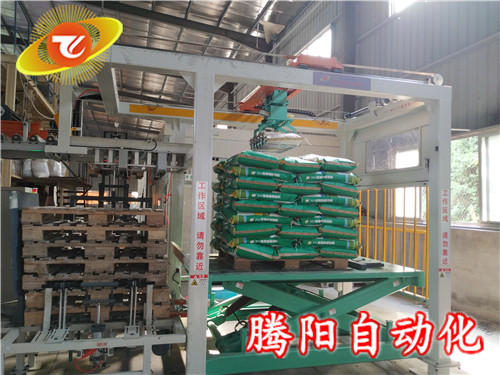 全自動(dòng)碼垛機(jī)解決化工產(chǎn)品搬運(yùn)難題