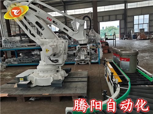 箱子碼垛機(jī)配套開裝封箱機(jī)實(shí)現(xiàn)無人工廠
